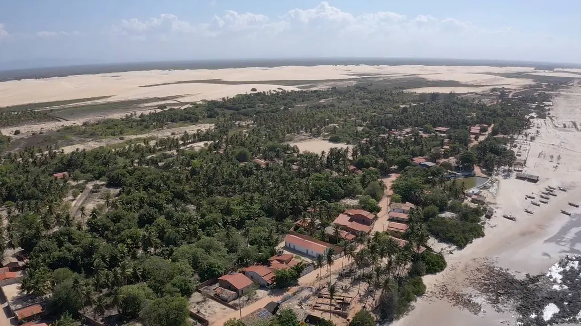 Foto 1 de Terreno / Lote à venda, 1000m2 em Barroquinha - CE