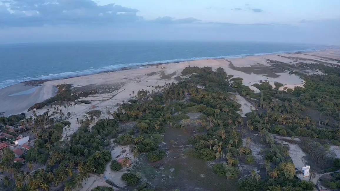 Foto 4 de Terreno / Lote à venda, 10000m2 em Barroquinha - CE