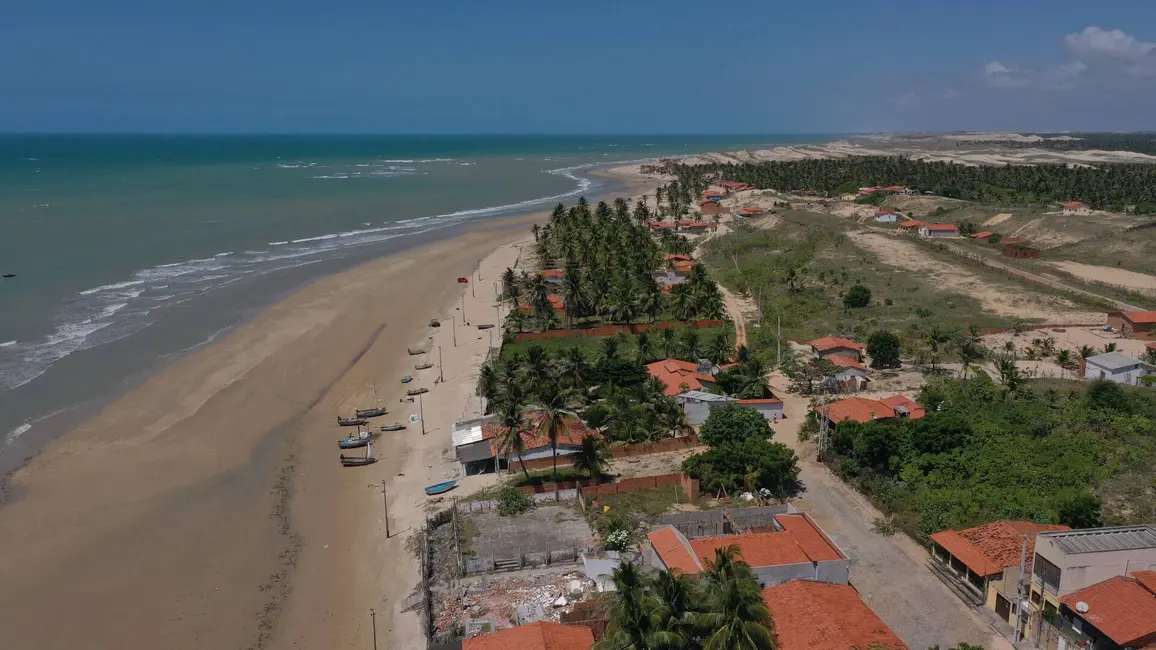 Foto 1 de Terreno / Lote à venda, 900m2 em Amontada - CE