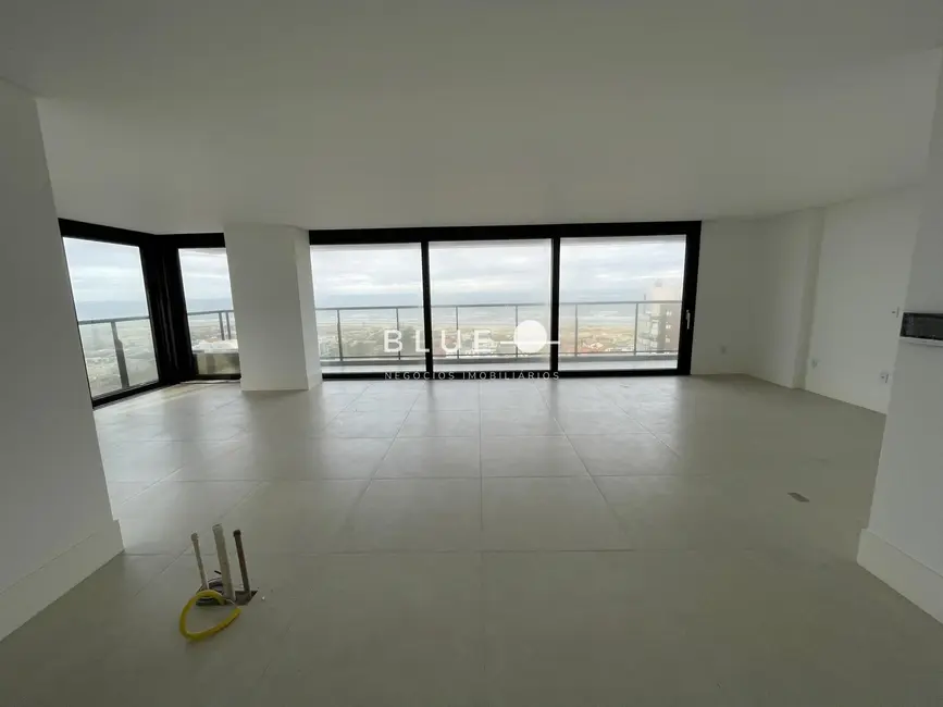 Apartamento com 4 quartos à venda, 215m2 em Torres - RS - imagem 3 Foto 3 de Apartamento com 4 quartos à venda, 215m2 em Torres - RS