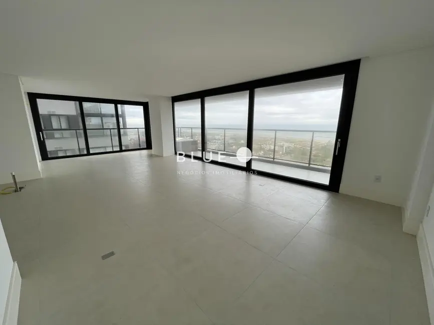 Apartamento com 4 quartos à venda, 215m2 em Torres - RS - imagem 4 Foto 4 de Apartamento com 4 quartos à venda, 215m2 em Torres - RS