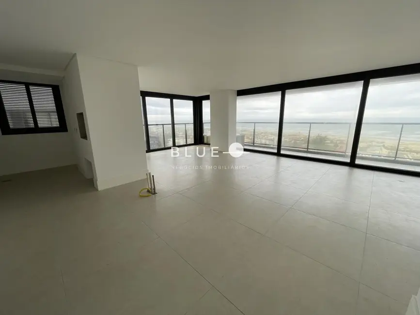 Apartamento com 4 quartos à venda, 215m2 em Torres - RS - imagem 2 Foto 2 de Apartamento com 4 quartos à venda, 215m2 em Torres - RS