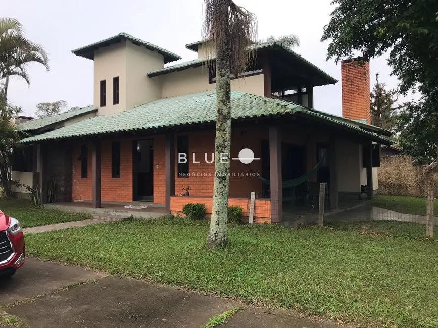 Casa com 4 quartos à venda, 260m2 em Torres - RS - imagem 1 Foto 1 de Casa com 4 quartos à venda, 260m2 em Torres - RS