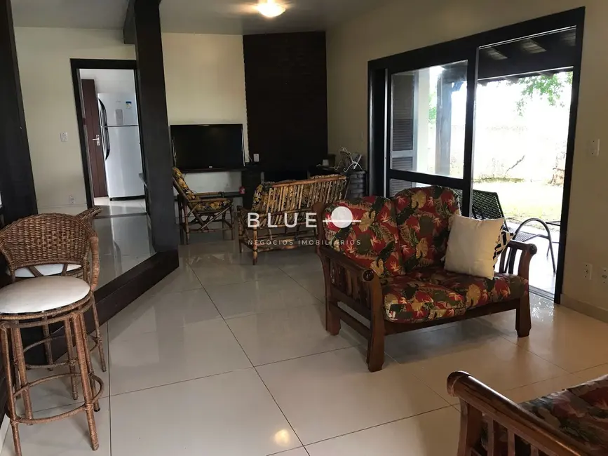 Casa com 4 quartos à venda, 260m2 em Torres - RS - imagem 3 Foto 3 de Casa com 4 quartos à venda, 260m2 em Torres - RS