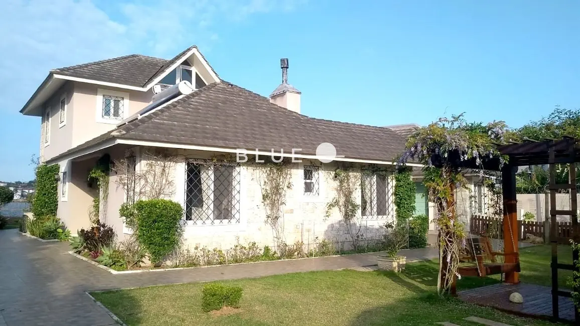 Casa com 3 quartos à venda, 243m2 em Centro, Torres - RS - imagem 2 Foto 2 de Casa com 3 quartos à venda, 243m2 em Centro, Torres - RS