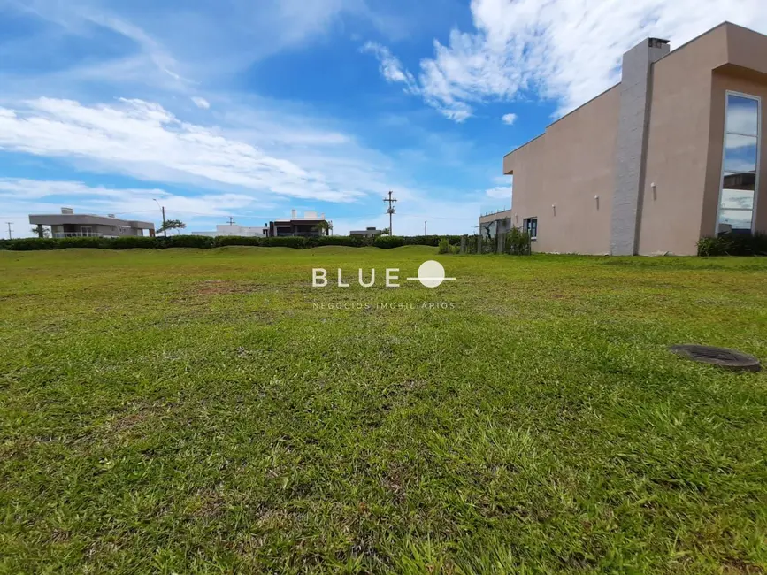 Foto 1 de Terreno / Lote à venda, 420m2 em Torres - RS