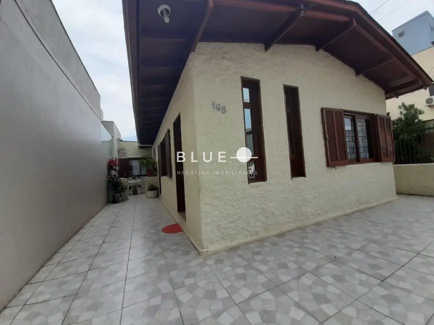 Foto 1 de Casa com 4 quartos à venda, 130m2 em Centro, Torres - RS