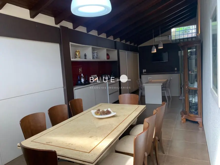 Foto 1 de Casa com 4 quartos à venda, 317m2 em Torres - RS