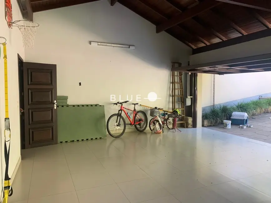 Foto 2 de Casa com 4 quartos à venda, 317m2 em Torres - RS