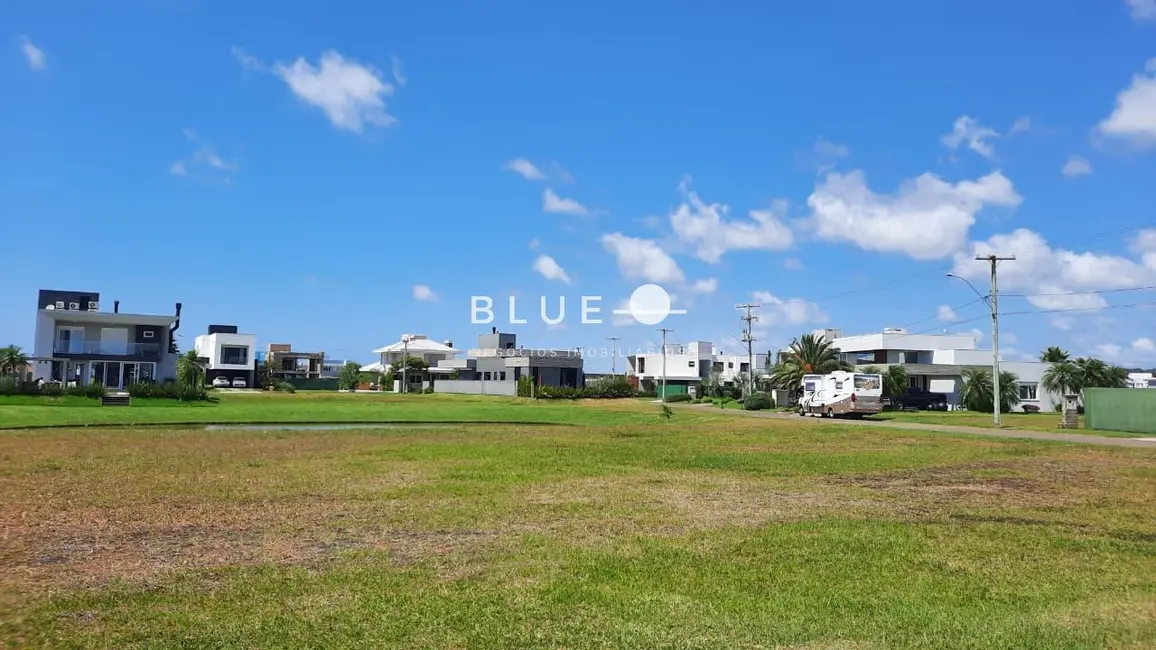 Foto 1 de Terreno / Lote à venda, 420m2 em Torres - RS