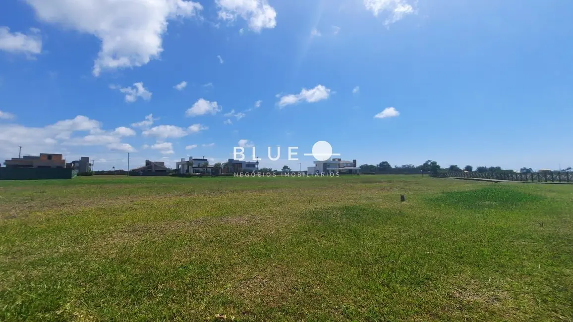 Foto 1 de Terreno / Lote à venda, 420m2 em Torres - RS