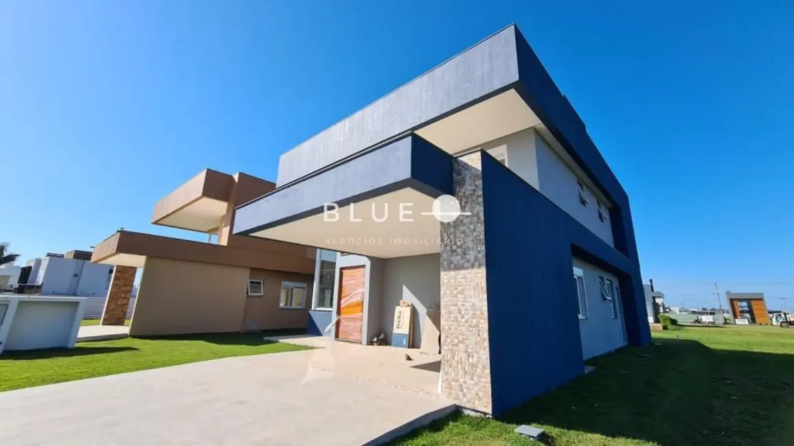 Foto 1 de Casa de Condomínio com 4 quartos à venda, 245m2 em Torres - RS