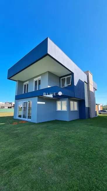 Foto 4 de Casa de Condomínio com 4 quartos à venda, 245m2 em Torres - RS