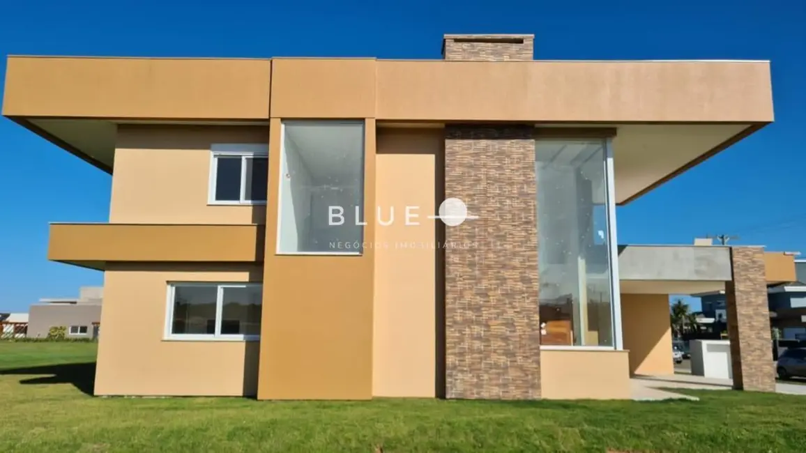 Foto 3 de Casa de Condomínio com 4 quartos à venda, 245m2 em Torres - RS