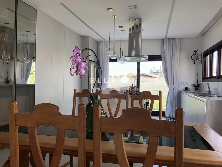 Casa de Condomínio com 4 quartos à venda, 300m2 em Torres - RS - imagem 5 Foto 5 de Casa de Condomínio com 4 quartos à venda, 300m2 em Torres - RS