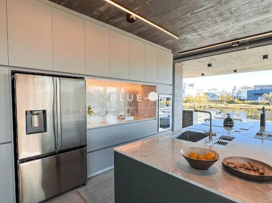 Casa de Condomínio com 5 quartos à venda, 477m2 em Torres - RS - imagem 8 Foto 8 de Casa de Condomínio com 5 quartos à venda, 477m2 em Torres - RS