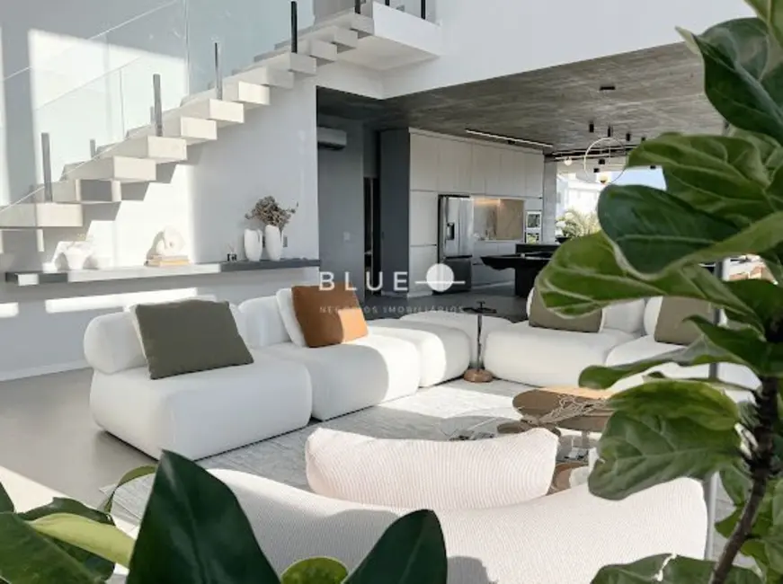 Casa de Condomínio com 5 quartos à venda, 477m2 em Torres - RS - imagem 3 Foto 3 de Casa de Condomínio com 5 quartos à venda, 477m2 em Torres - RS