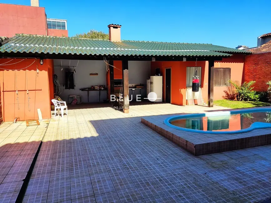 Casa com 3 quartos à venda, 220m2 em Torres - RS - imagem 8 Foto 8 de Casa com 3 quartos à venda, 220m2 em Torres - RS