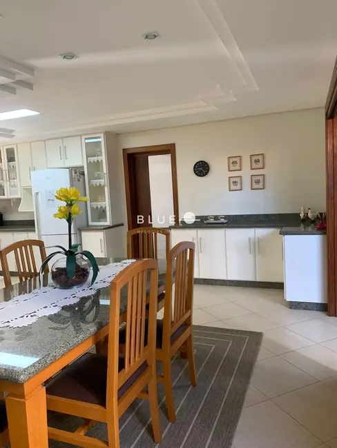 Casa com 3 quartos à venda, 255m2 em Centro, Torres - RS - imagem 8 Foto 8 de Casa com 3 quartos à venda, 255m2 em Centro, Torres - RS