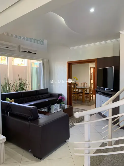 Casa com 3 quartos à venda, 255m2 em Centro, Torres - RS - imagem 5 Foto 5 de Casa com 3 quartos à venda, 255m2 em Centro, Torres - RS
