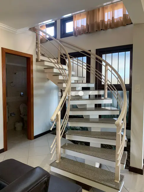 Casa com 3 quartos à venda, 255m2 em Centro, Torres - RS - imagem 9 Foto 9 de Casa com 3 quartos à venda, 255m2 em Centro, Torres - RS