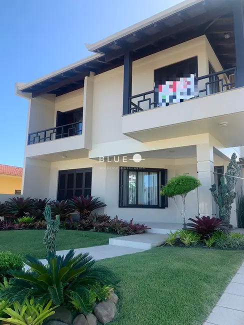 Casa com 3 quartos à venda, 255m2 em Centro, Torres - RS - imagem 3 Foto 3 de Casa com 3 quartos à venda, 255m2 em Centro, Torres - RS