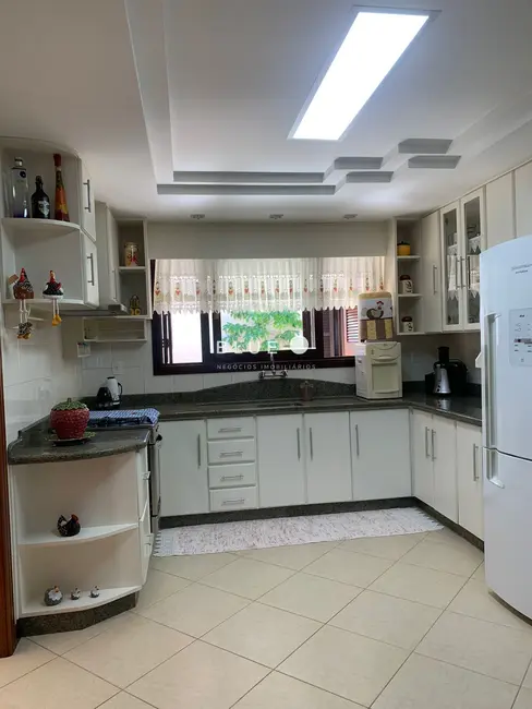 Casa com 3 quartos à venda, 255m2 em Centro, Torres - RS - imagem 6 Foto 6 de Casa com 3 quartos à venda, 255m2 em Centro, Torres - RS