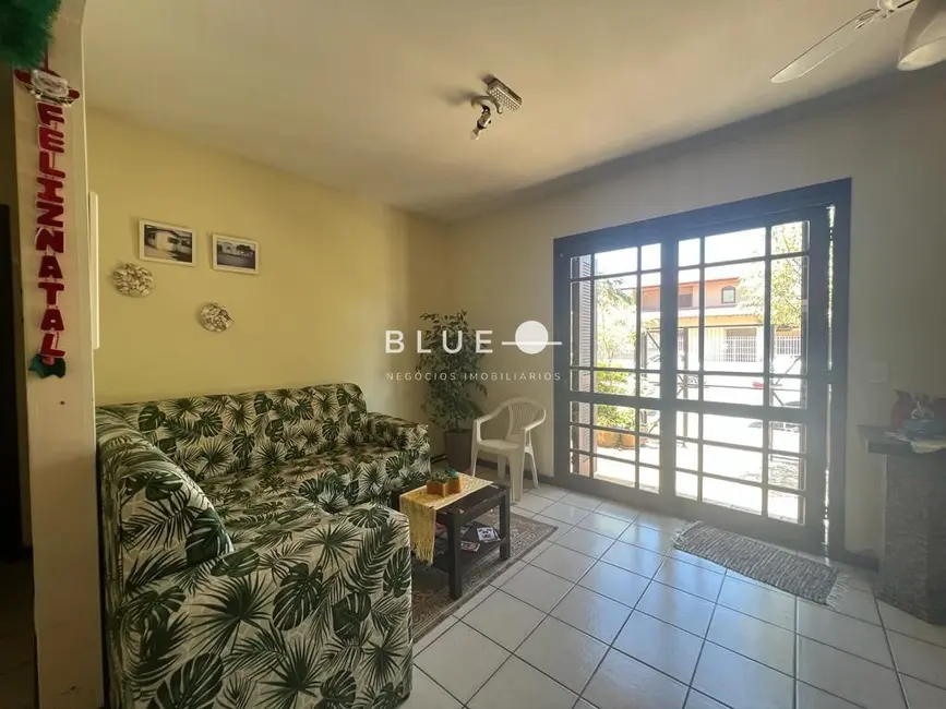 Foto 1 de Casa com 10 quartos à venda, 142m2 em Centro, Torres - RS