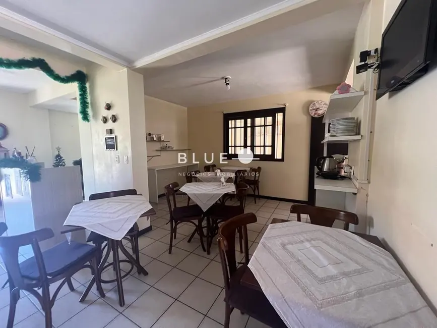 Casa com 10 quartos à venda, 142m2 em Centro, Torres - RS - imagem 3 Foto 3 de Casa com 10 quartos à venda, 142m2 em Centro, Torres - RS