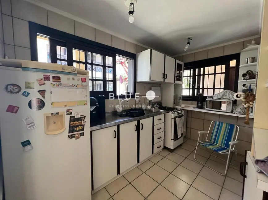 Foto 2 de Casa com 10 quartos à venda, 142m2 em Centro, Torres - RS