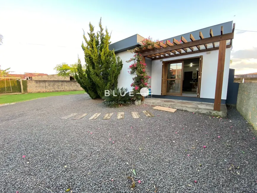 Foto 2 de Casa com 2 quartos à venda, 80m2 em Torres - RS