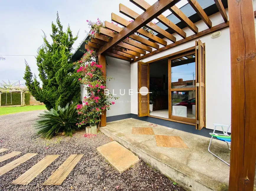 Foto 1 de Casa com 2 quartos à venda, 80m2 em Torres - RS