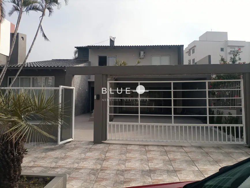 Foto 1 de Casa com 5 quartos à venda, 350m2 em Centro, Torres - RS