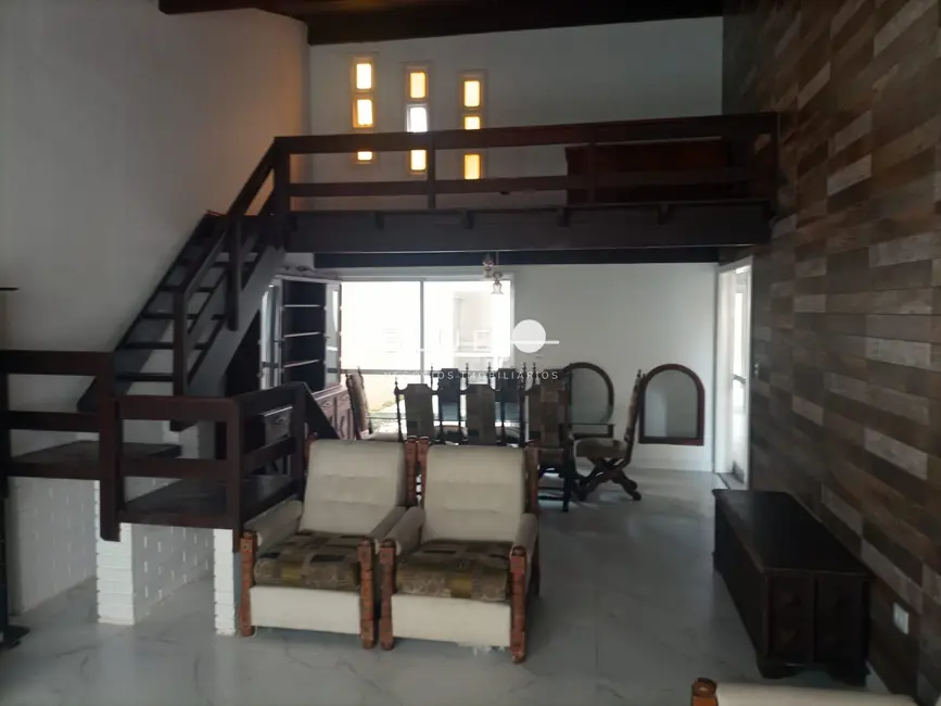 Casa com 5 quartos à venda, 350m2 em Centro, Torres - RS - imagem 3 Foto 3 de Casa com 5 quartos à venda, 350m2 em Centro, Torres - RS