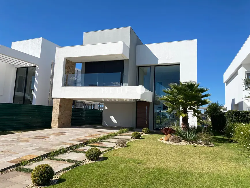 Foto 2 de Casa de Condomínio com 4 quartos à venda, 310m2 em Torres - RS