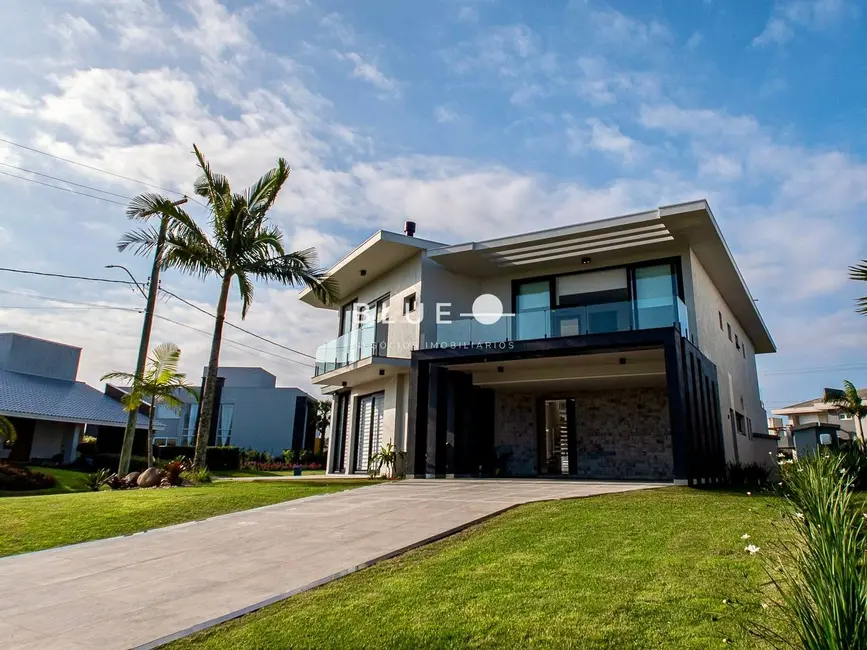 Casa de Condomínio com 5 quartos à venda, 591m2 em Torres - RS - imagem 1 Foto 1 de Casa de Condomínio com 5 quartos à venda, 591m2 em Torres - RS