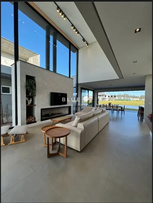 Casa de Condomínio com 4 quartos à venda, 350m2 em Torres - RS - imagem 3 Foto 3 de Casa de Condomínio com 4 quartos à venda, 350m2 em Torres - RS