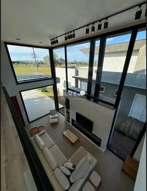 Casa de Condomínio com 4 quartos à venda, 350m2 em Torres - RS - imagem 7 Foto 7 de Casa de Condomínio com 4 quartos à venda, 350m2 em Torres - RS