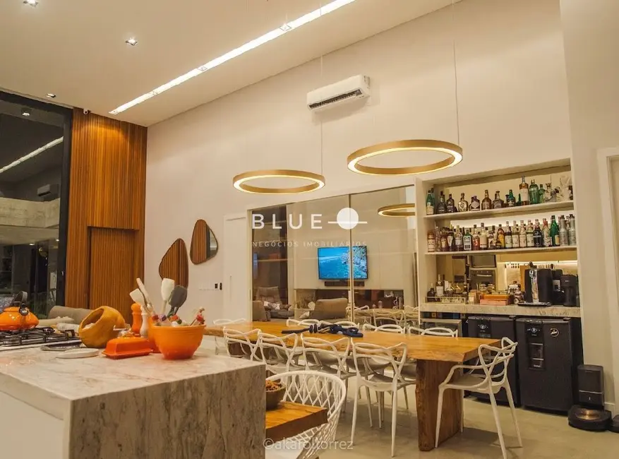 Casa de Condomínio com 4 quartos à venda, 330m2 em Torres - RS - imagem 8 Foto 8 de Casa de Condomínio com 4 quartos à venda, 330m2 em Torres - RS