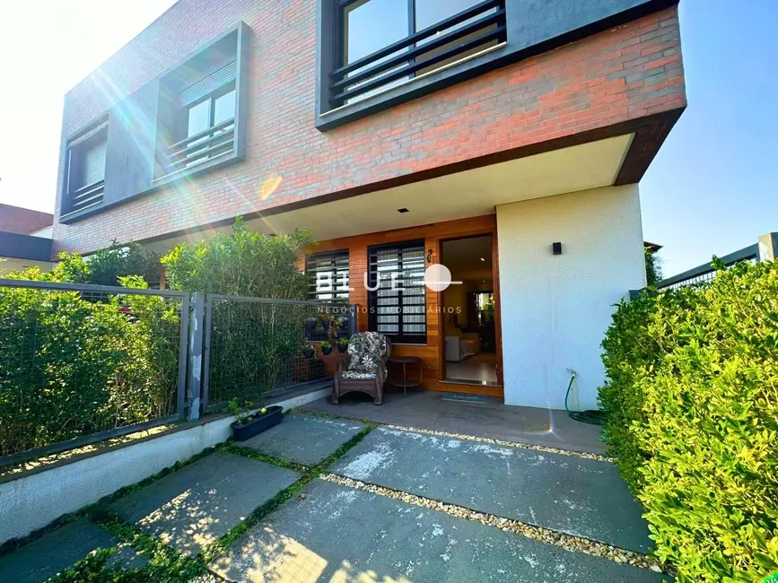 Foto 1 de Casa com 2 quartos à venda, 92m2 em Torres - RS