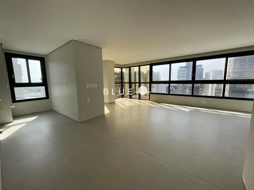 Apartamento com 3 quartos à venda, 114m2 em Centro, Torres - RS - imagem 2 Foto 2 de Apartamento com 3 quartos à venda, 114m2 em Centro, Torres - RS