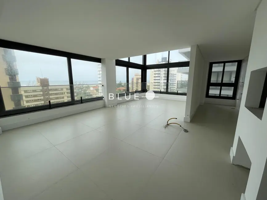 Foto 2 de Apartamento com 3 quartos à venda, 142m2 em Torres - RS