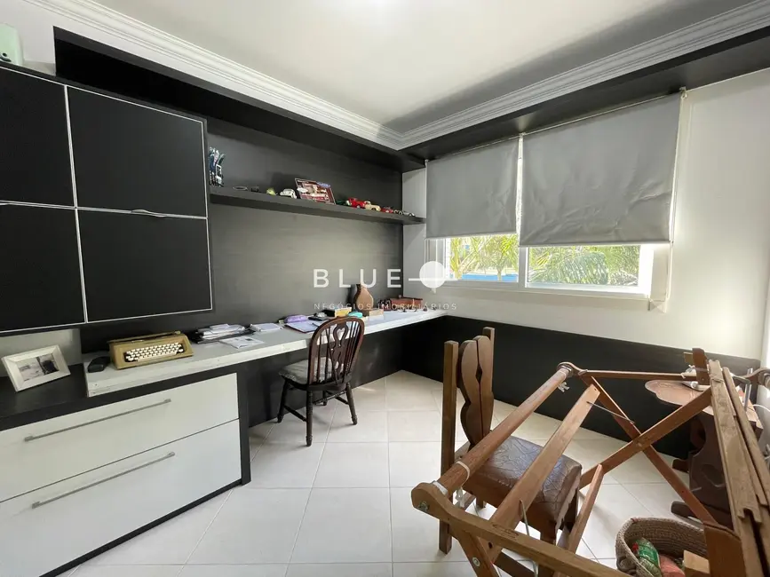 Apartamento com 4 quartos à venda, 230m2 em Torres - RS - imagem 8 Foto 8 de Apartamento com 4 quartos à venda, 230m2 em Torres - RS