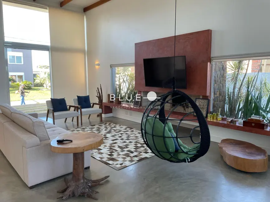 Foto 1 de Casa de Condomínio com 3 quartos à venda, 457m2 em Torres - RS