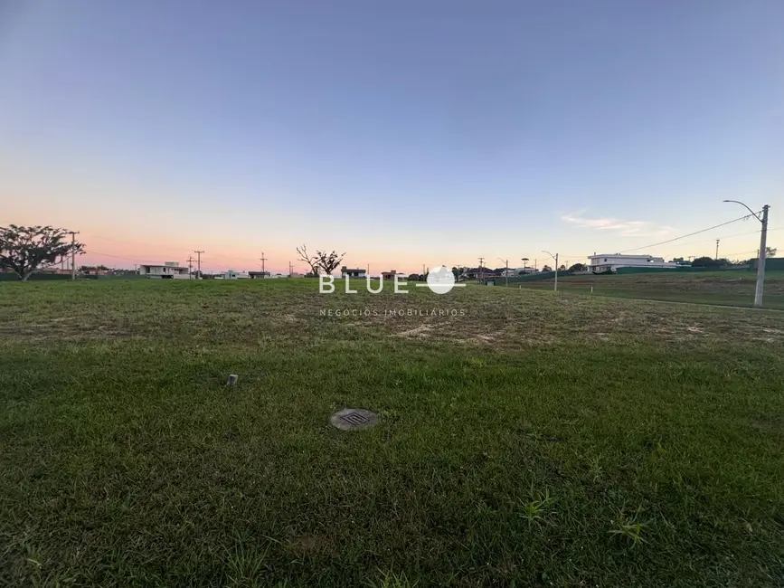 Foto 1 de Terreno / Lote à venda, 628m2 em Torres - RS