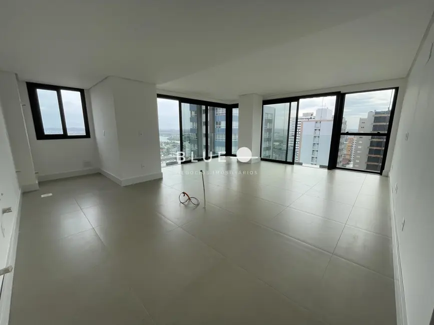 Apartamento com 2 quartos à venda, 88m2 em Centro, Torres - RS - imagem 3 Foto 3 de Apartamento com 2 quartos à venda, 88m2 em Centro, Torres - RS