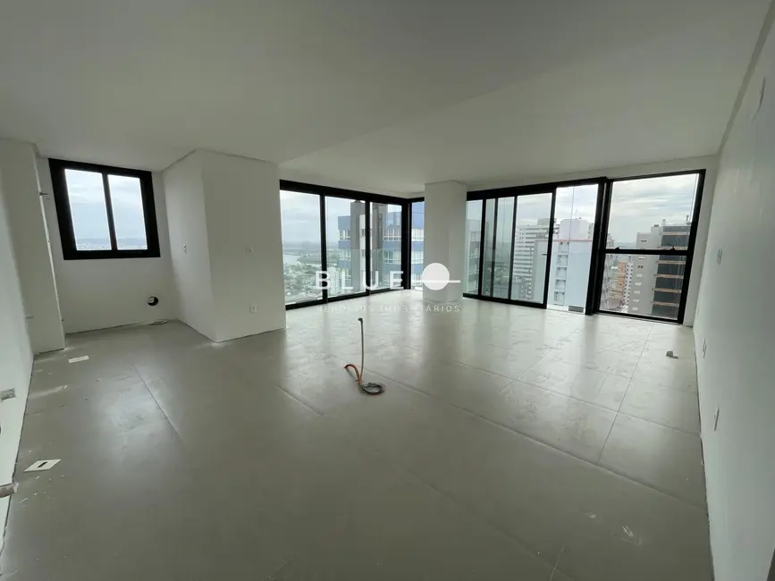 Foto 2 de Apartamento com 2 quartos à venda, 88m2 em Centro, Torres - RS
