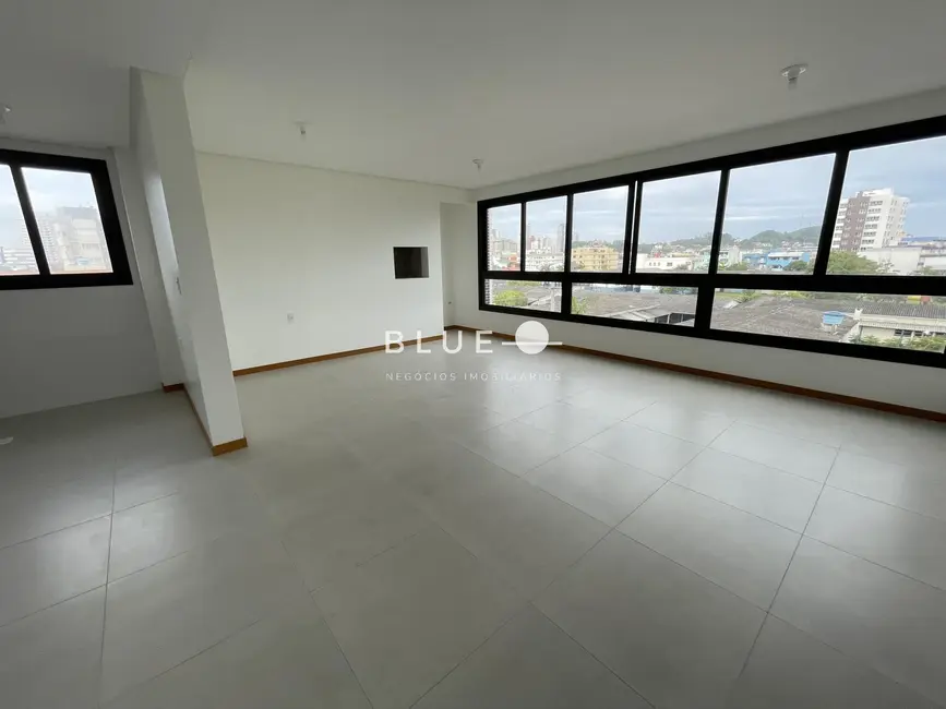 Foto 2 de Apartamento com 2 quartos à venda, 83m2 em Centro, Torres - RS