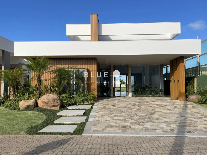 Foto 1 de Casa de Condomínio com 4 quartos à venda, 265m2 em Torres - RS