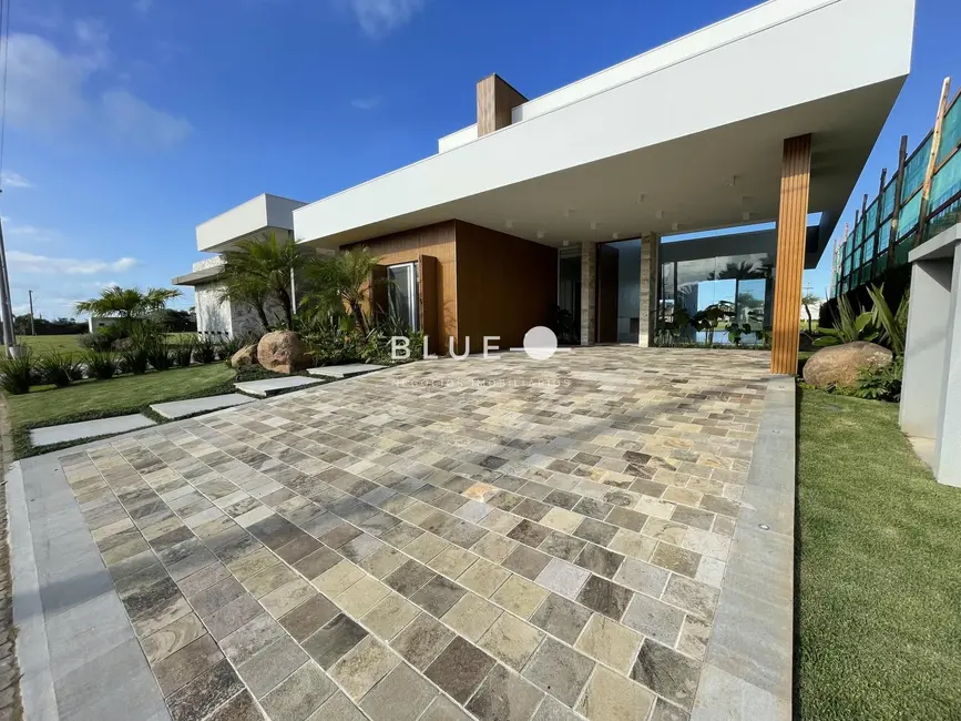 Foto 2 de Casa de Condomínio com 4 quartos à venda, 265m2 em Torres - RS